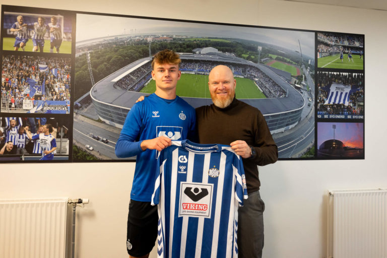Emil Larsen underskriver ny kontrakt med Esbjerg