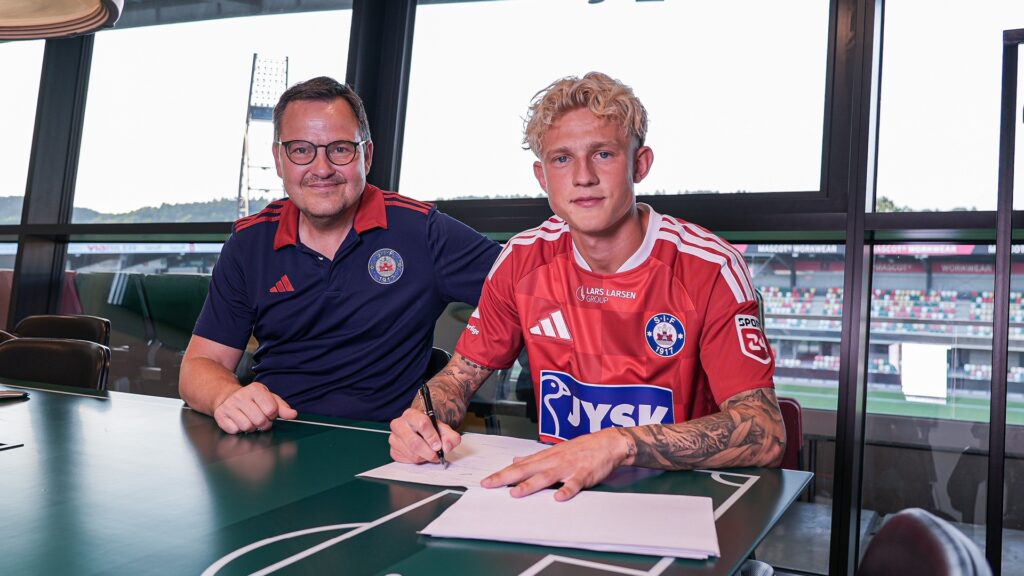 Lucas Riisgaard bliver præsenteret i Silkeborg IF