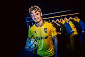 Olti Hyseni i en Brøndby IF-trøje.