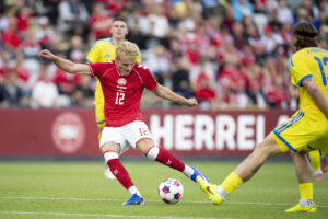 Victor Froholdt i kamp for Danmark.