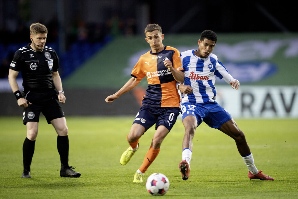 John Björkengren i aktion for Randers FC mod OB.