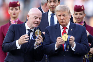 Gianni Infantino og Donald Trump umiddelbart efter Spaniens sejr over Argentina i VM-finalen. Foto: Photo by Justin Setterfield