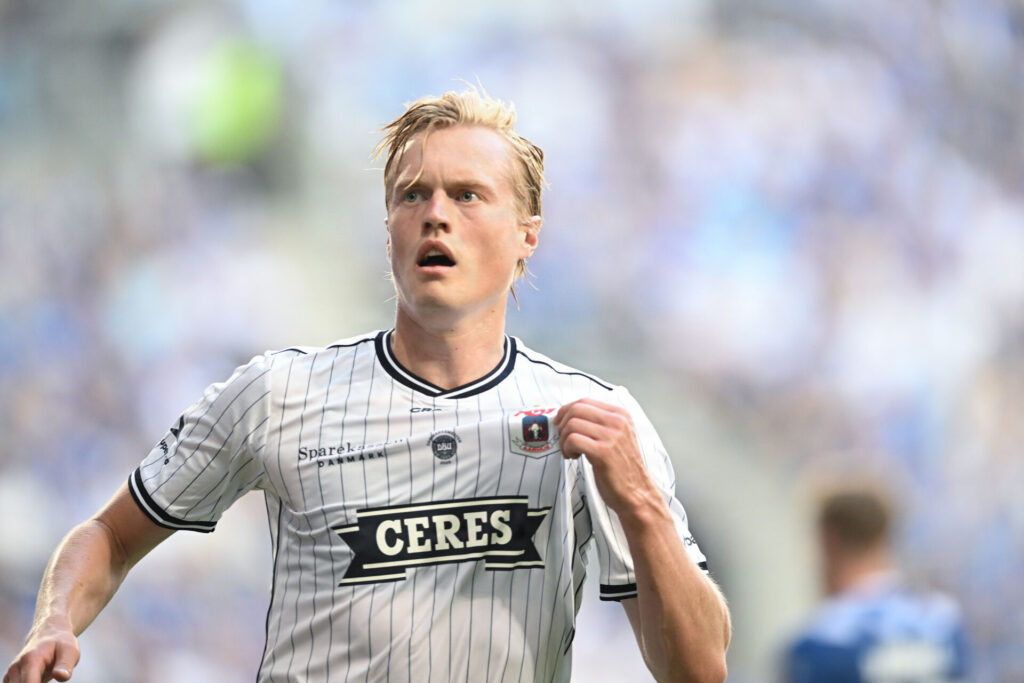 Tobias Bech jubler efter et mål mod Lech Poznan.