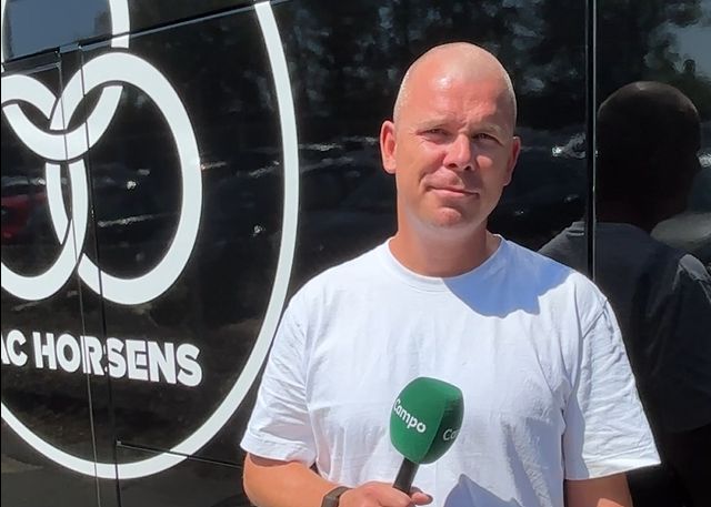 AC Horsens-sportsdirektør Esben Hansen til en træningskamp i Århus mod AGF.
