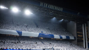 FCK-fansene fremviser en tifo.