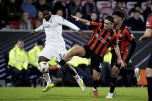 Aral Simsir i kamp for FC Midtjylland.