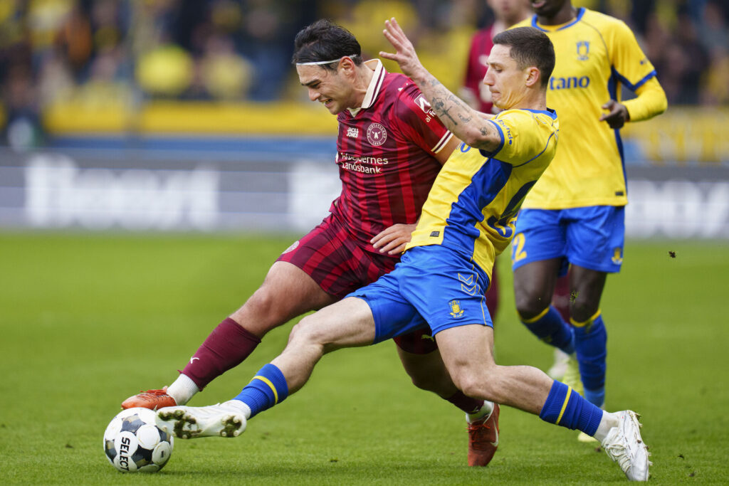 Bartosz Slisz i kamp for Brøndby.