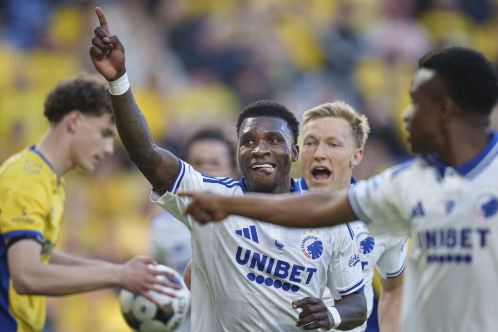 Aurelio Buta fejrer et mål for FC København.