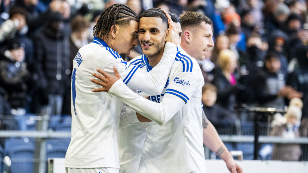Elias Achouri jubler efter scoring.