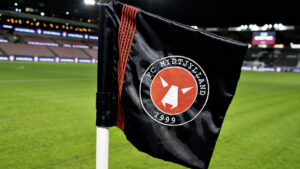 Et billede af et FC Midtjylland-hjørneflag