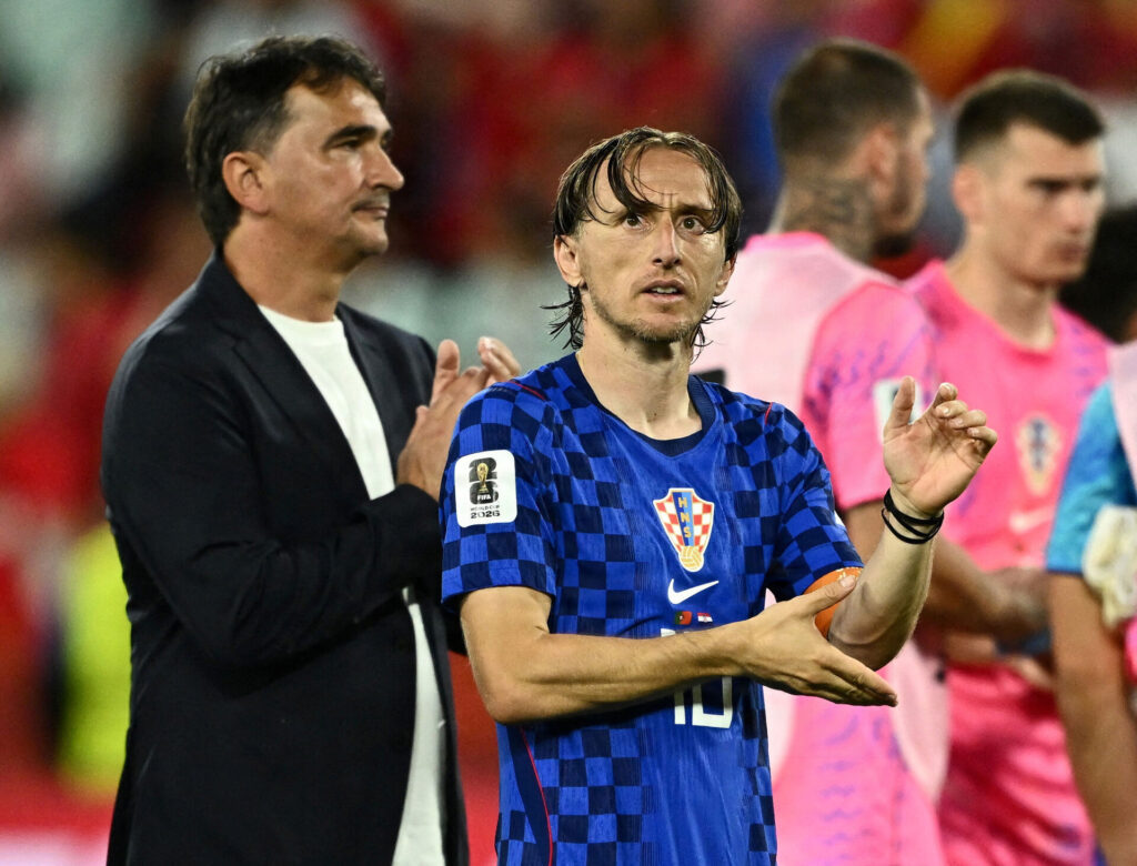 Luka Modric klapper til fansene efter VM-exit