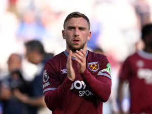 Jarrod Bowen takker West Ham-fansene efter kampen mod Leeds i Premier League den 24. maj 2026.