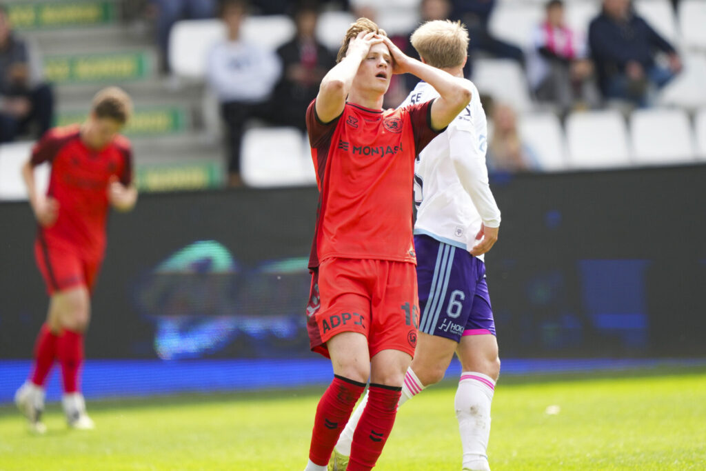 Sofus Johannesen der ærger sig i en kamp mellem Vejle Boldklub og FC Fredericia