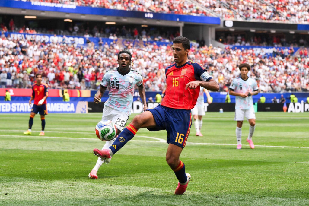Rodri i kamp for Spanien mod Belgien.