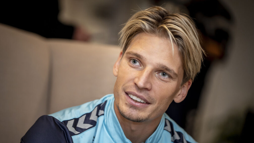 Jens Stryger Larsen afsted med Landsholdet