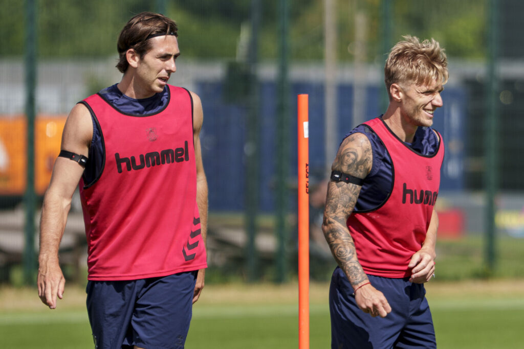 Daniel Wass og Luis Binks