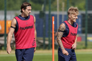Daniel Wass og Luis Binks