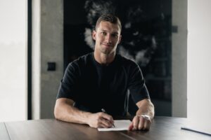 Nordin Bakker skriver under med FC Midtjylland.