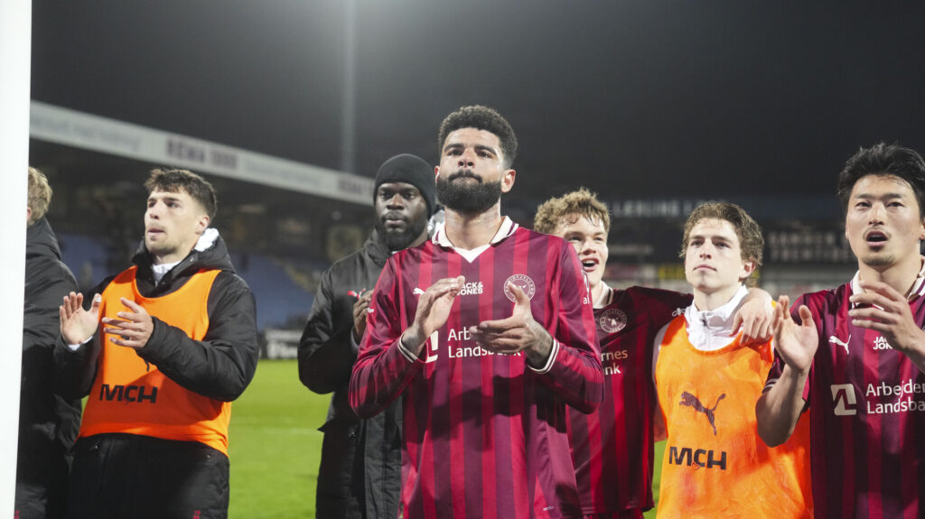 Philip Billing klapper