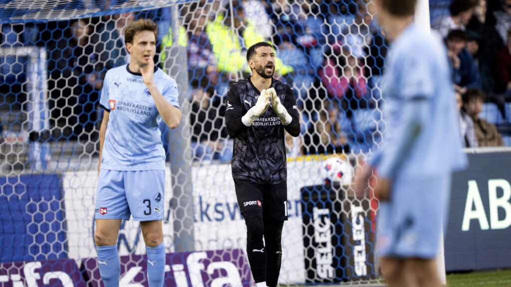 Paul Izzo råber til sine holdkammerater.