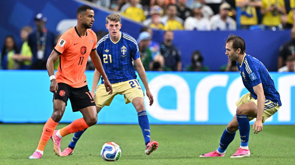 Alexander Bernhardsson i kamp for Sverige mod Holland.