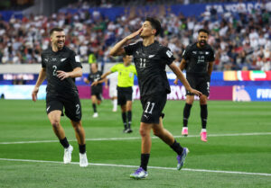 Elijah Just fejrer et mål for New Zealand.