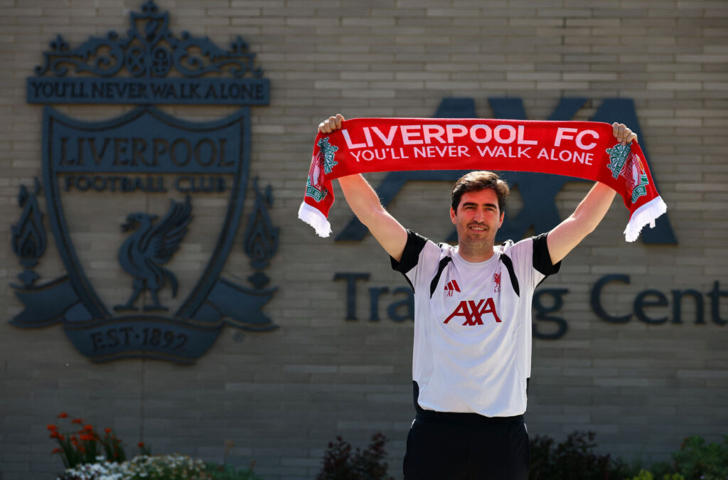 Andoni Iraola præsenteres i Liverpool.