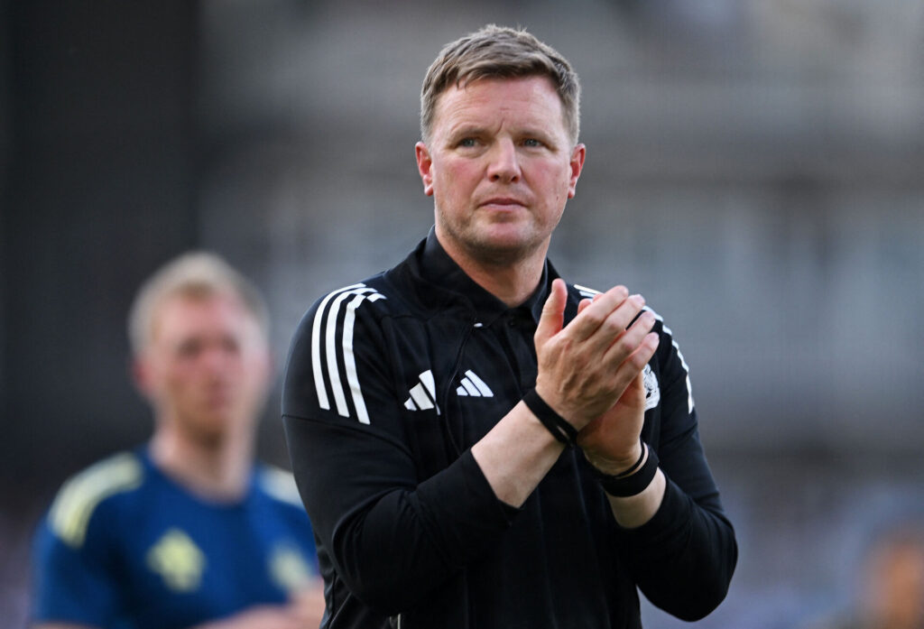 Eddie Howe klapper.