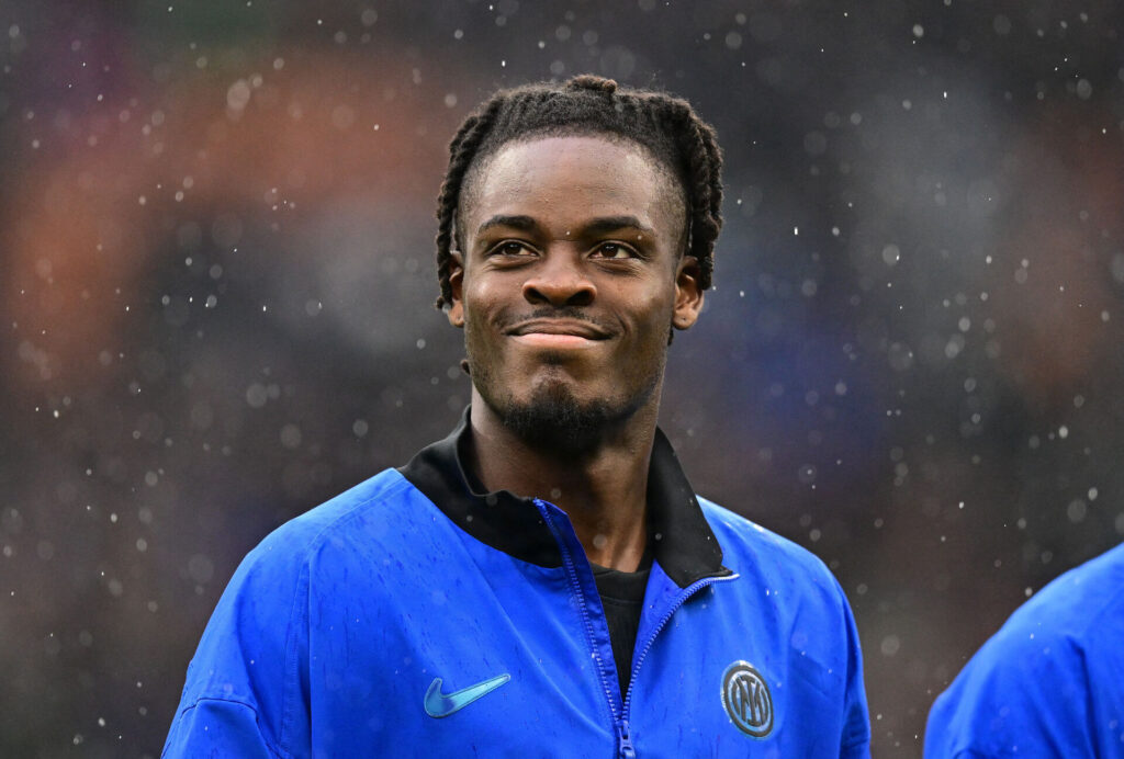 Yann Bisseck smiler.