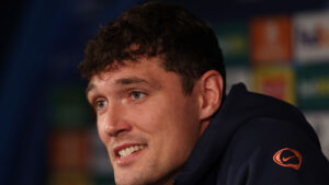 Andreas Christensen besvarer spørgsmål på et pressemøde