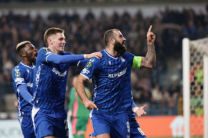 Mikael Ishak jubler over en scoring for Lech Poznan.