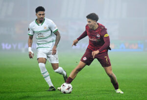 Clement Bischoff i kamp for Red Bull Salzburg.