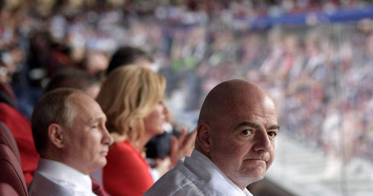 Ny møgsag: Risikerer seks års fængsel for ulovlige betalinger Soccer Football - World Cup - Final - France v Croatia - Luzhniki Stadium, Moscow, Russia - July 15, 2018 FIFA President Gianni Infantino, Russian President Vladimir Putin and Croatian President Kolinda Grabar-Kitarovic during the game. Sputnik/Alexei Nikolsky/Kremlin via REUTERS ATTENTION EDITORS - THIS IMAGE WAS PROVIDED BY A THIRD PARTY.
