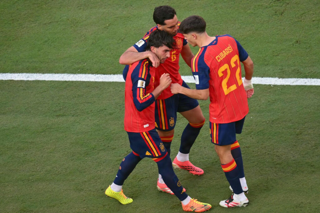 Spaniens spillere jubler under VM-finalen.