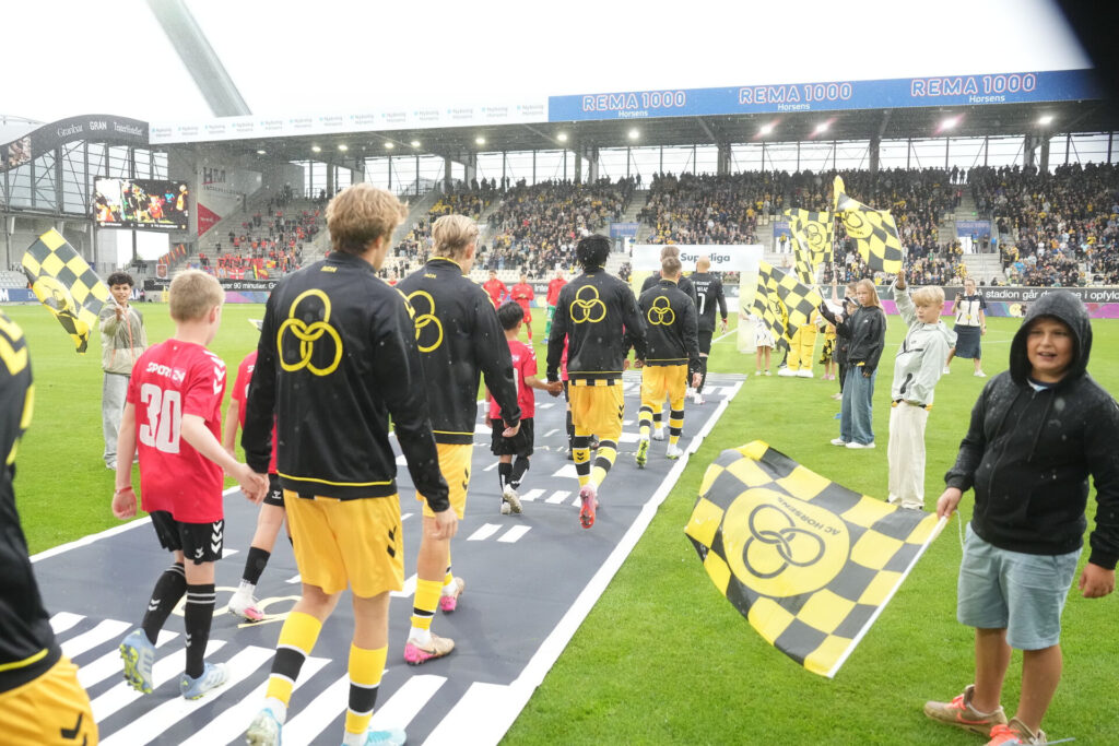 AC Horsens går på banen.