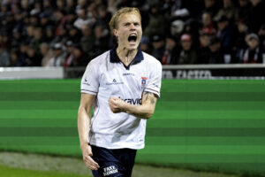 Tobias Bech jubler over scoring.