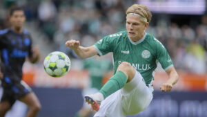 Thomas Jørgensen spiller for Viborg i kampen mod OB