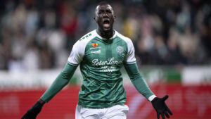 Alassana Jatta jubler efter scoring.