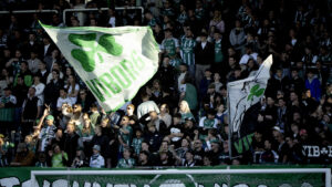 En masse Viborg FF-fans på lægterne