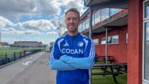 Nikolai Jørgensen med armene over kors.