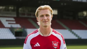Lucas From præsenteres i Vejle Boldklub.