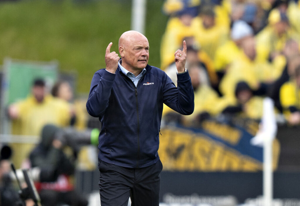Uwe Rösler på sidelinjen.