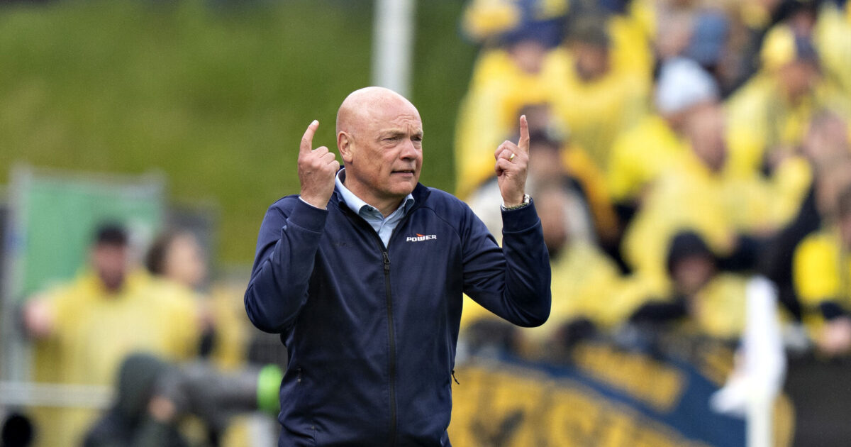 Uwe Rösler tæt på Brøndby-spiller Foto: Henning Bagger/Ritzau Scanpix