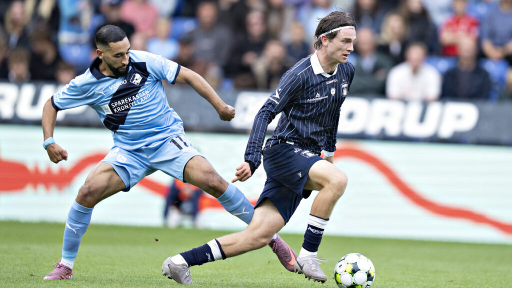 AGF's Magnus Knudsen og RAnders FC's Elies Mahmoud