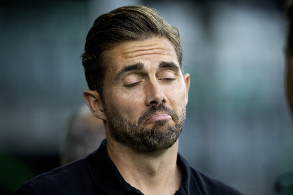 Jakob Poulsen laver en grimasse.