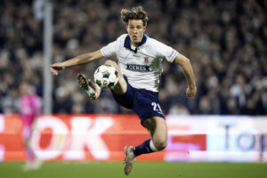 Rasmus Carstensen i aktion for AGF.