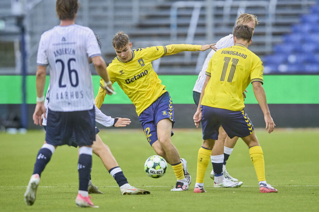 Mathias Jensen i akton for Brøndby mod AGF lørdag den 25. juli 2025.
