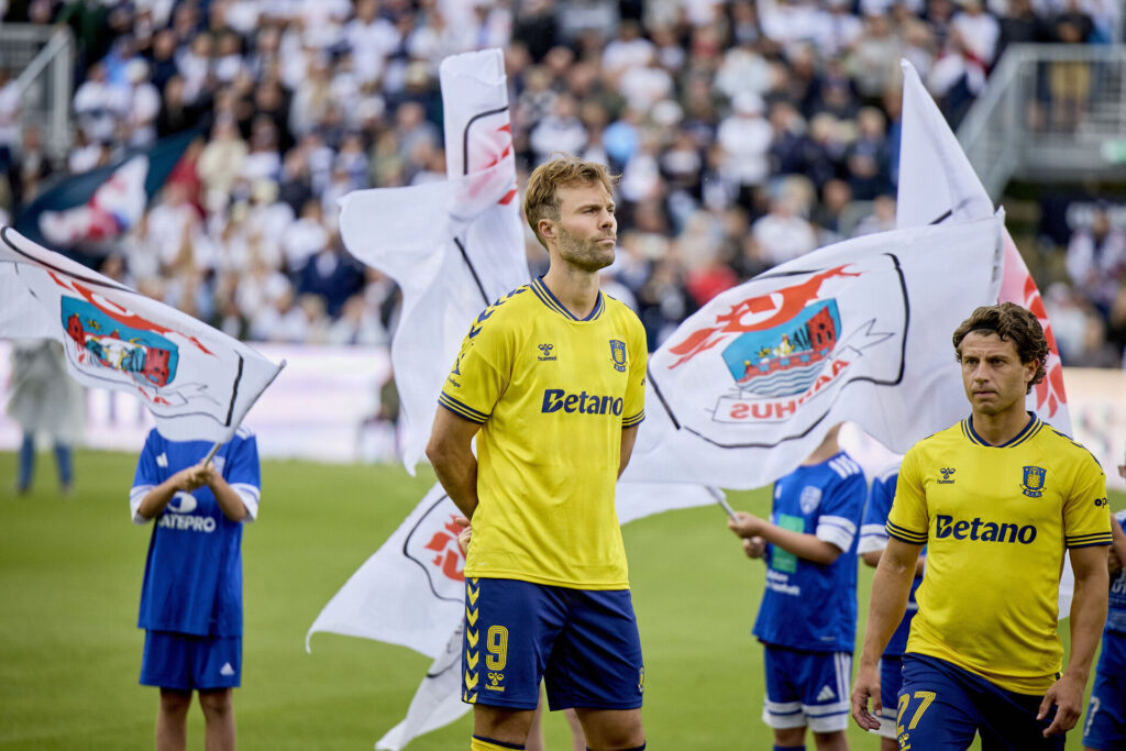 Patrick Mortensen står og kigger lidt ;p