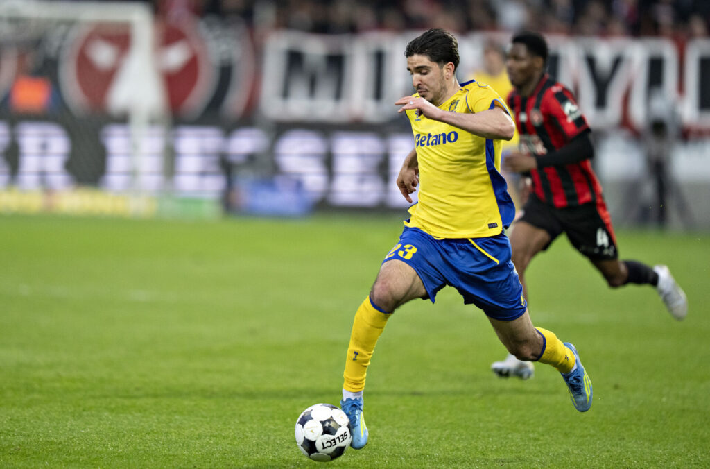 Mayckel Lahdo i kamp for Brøndby.