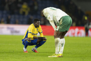 Ousman Sow der sidder på hug i kampen mod Viborg